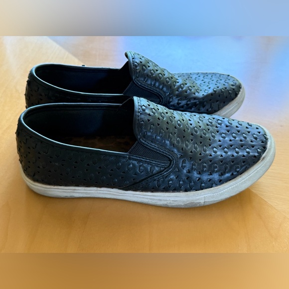 Steve Madden Excel Slip On Sneaker size 4. Black - Picture 4 of 8